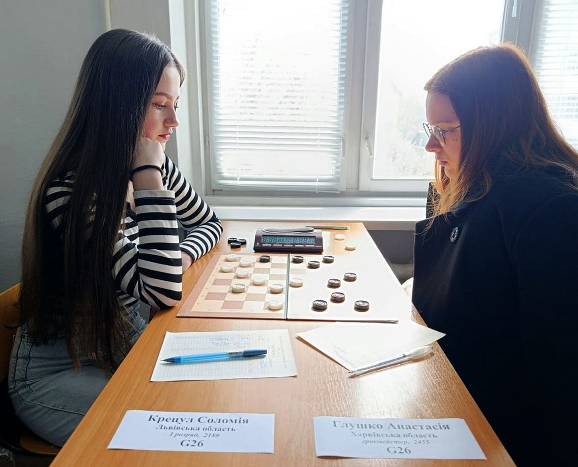 У Коломиї триває чемпіонат України з шашок-64 серед молоді: визначилися проміжні лідери