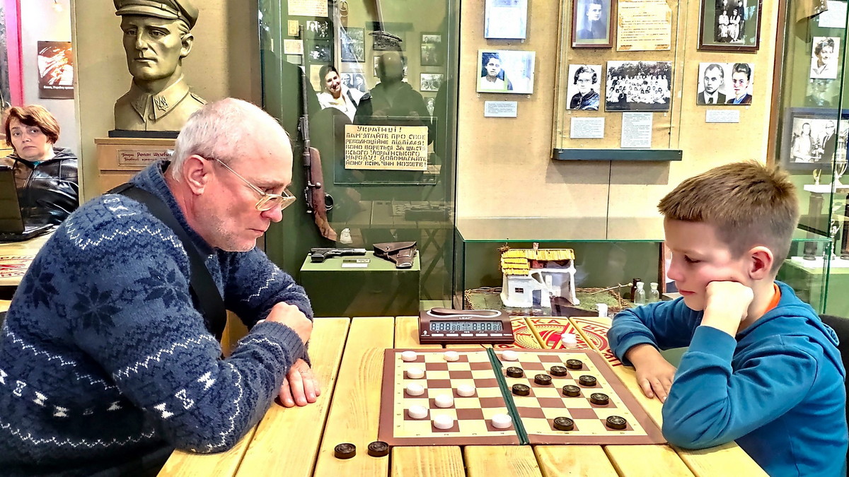У Івано-Франківську пройшов відкритий чемпіонат міста з шашок-64
