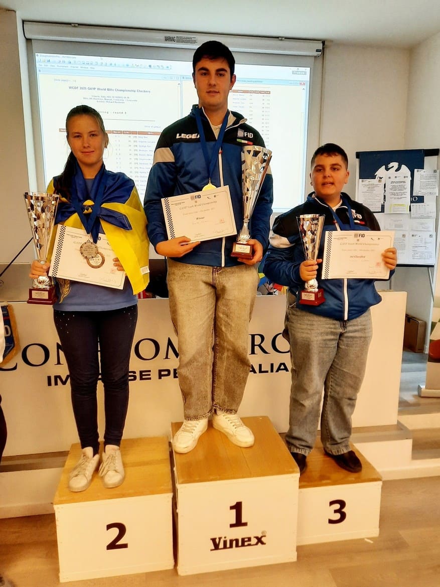 Валерія Єжова на подіумі молодіжного чемпіонату світу 2025 з чекерсу