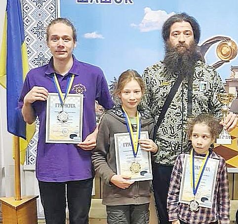 Дмитро Савінський і його діти Добриня, Волємір, Зоряна