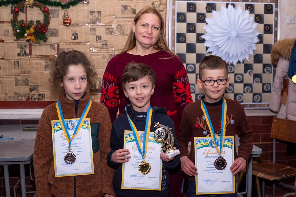 Новорічний турнір. 2025 рік. Кам'янське. Призова трійка (зліва направо): В.Савінський, О.Буруля, Ден.Ісенко