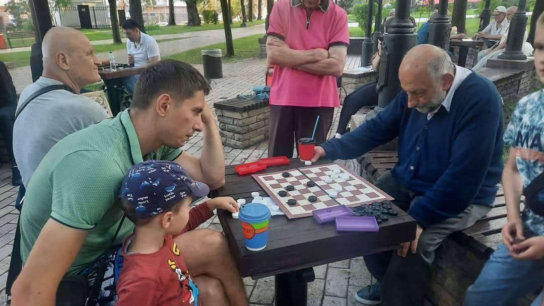 Безвершенко Олексій Петрович – неординарна людина, багатогранна особистість, жива легенда шашок