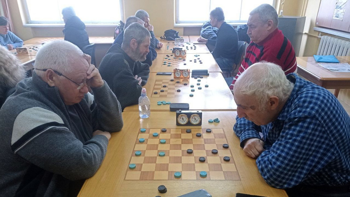 В Кривому Розі триває чемпіонат міста з шашок-64 серед чоловіків та жінок