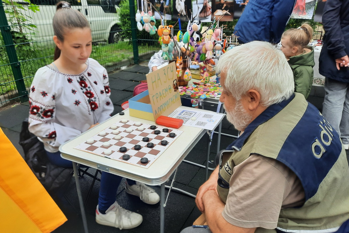 Шашкісти Києва взяли участь у благодійному ярмарку до Дня вишиванки
