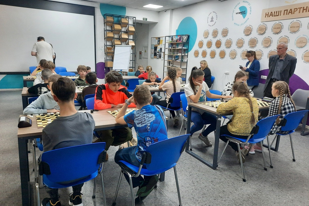 У Києві завершився відкритий юнацький чемпіонат міста з шашок-100