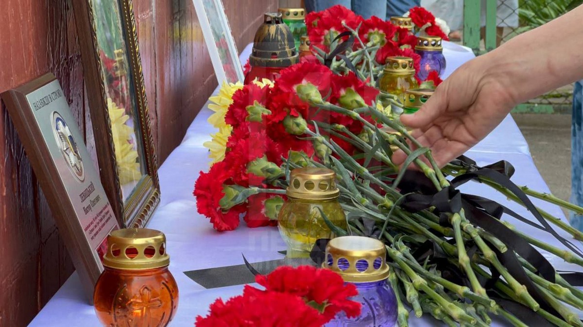 У Кривому Розі на честь загиблого захисника Вячеслава Корененко відкрили меморіальний знак