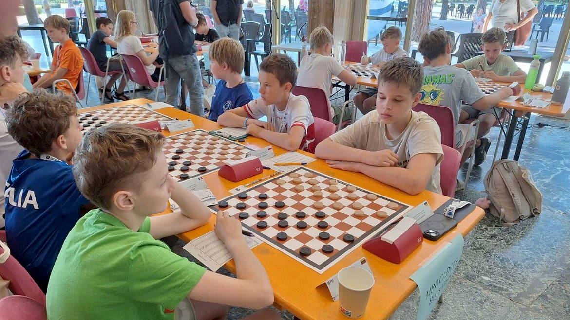 Артем Умріхін (праворуч)