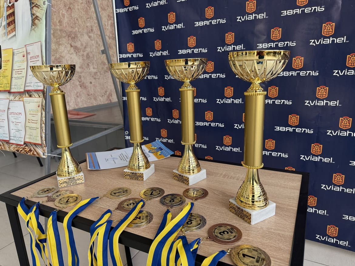 Призи турніру з шашок-100 у Звягелі